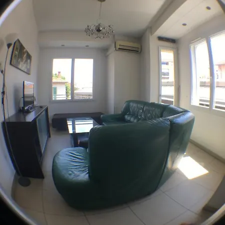 Peyron Apartmán *
